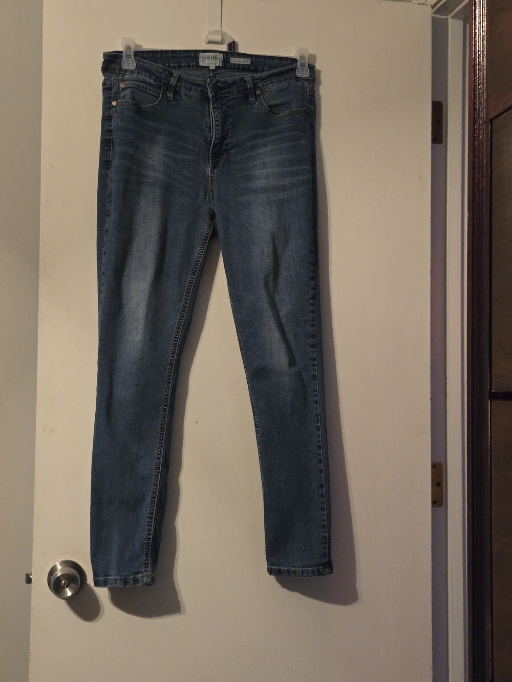 Women's Skinny Jeans in Medium Blue Wash